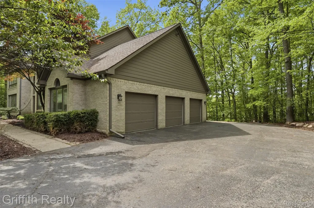 2018 Pine Hollow Trail Brighton Township MI 48114