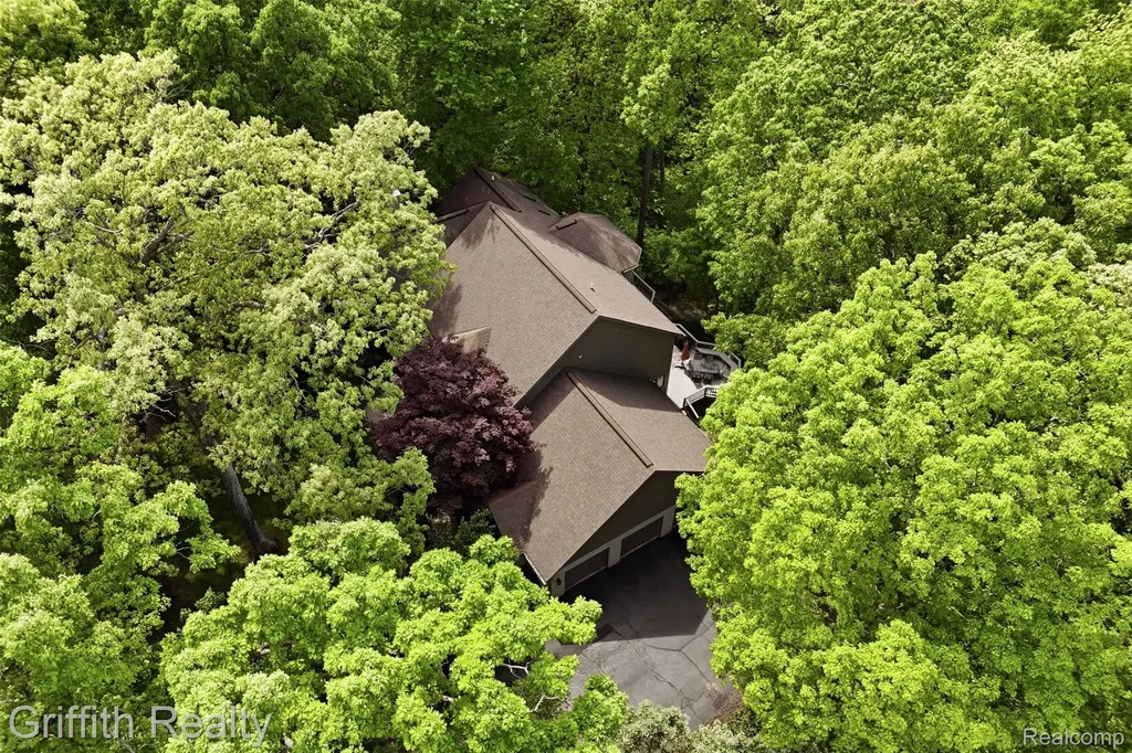 2018 Pine Hollow Trail Brighton Township MI 48114