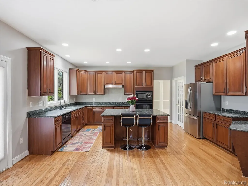 5318 Glenwood Creek Independence Charter Township MI 48348