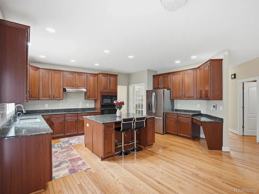 5318 Glenwood Creek Independence Charter Township MI 48348