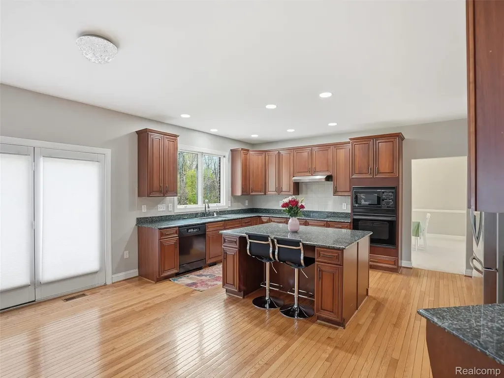 5318 Glenwood Creek Independence Charter Township MI 48348
