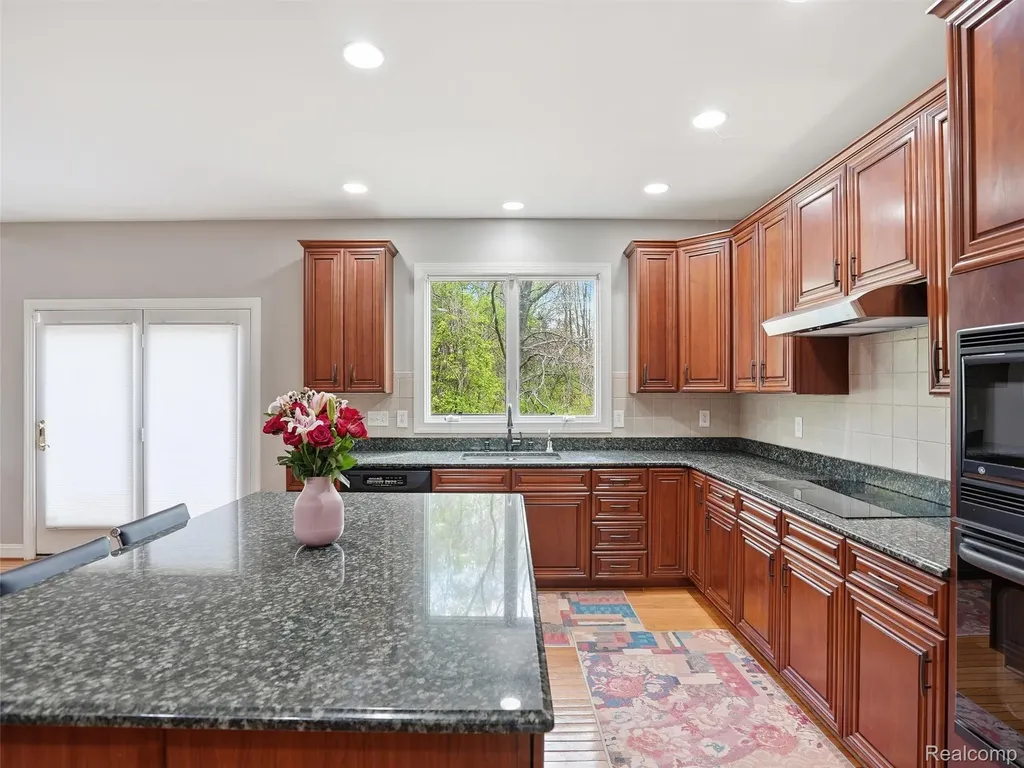 5318 Glenwood Creek Independence Charter Township MI 48348