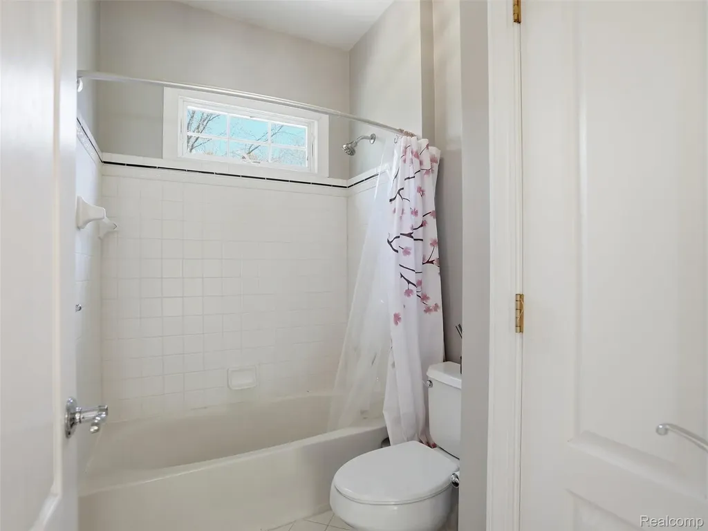 5318 Glenwood Creek Independence Charter Township MI 48348