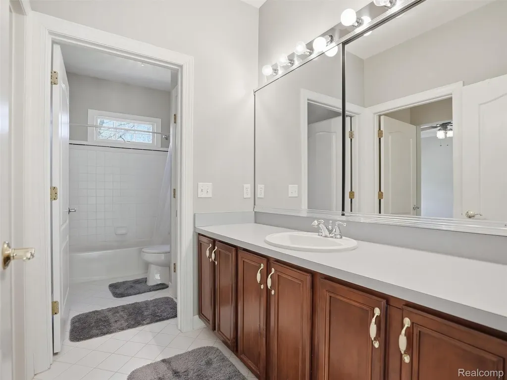 5318 Glenwood Creek Independence Charter Township MI 48348