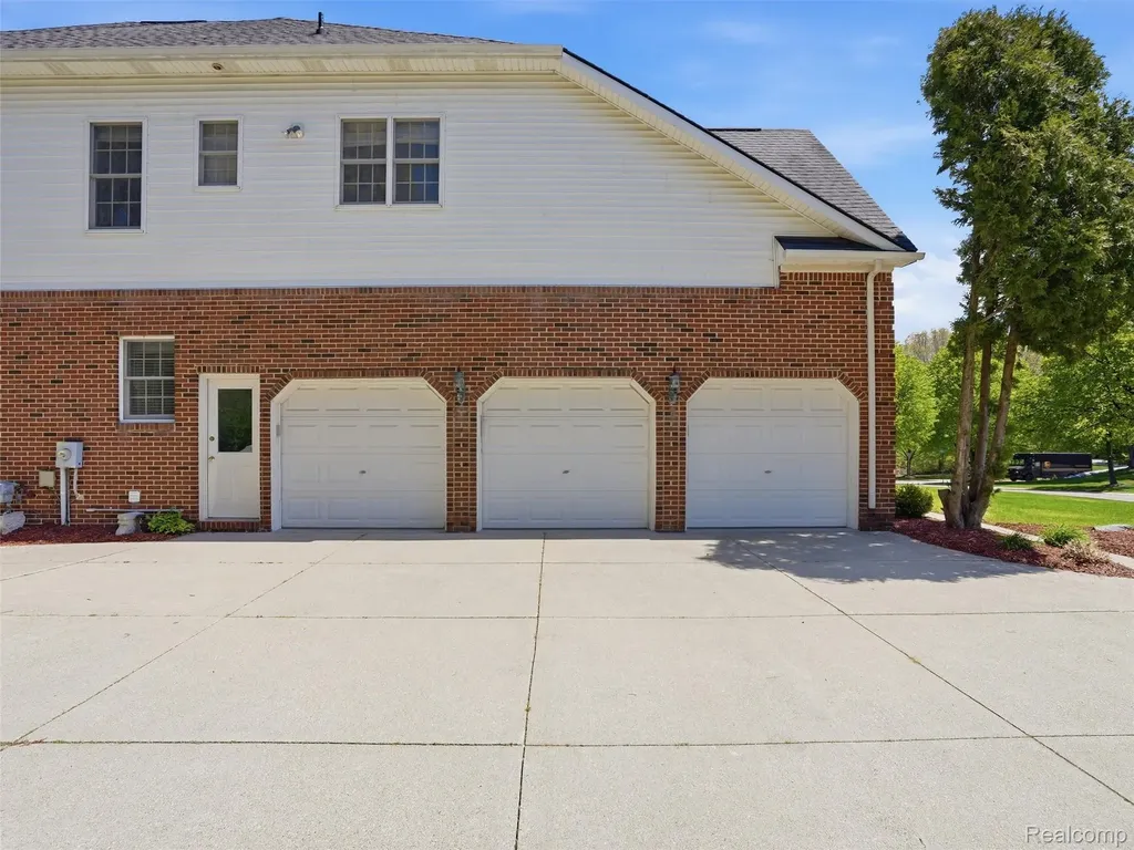 5318 Glenwood Creek Independence Charter Township MI 48348