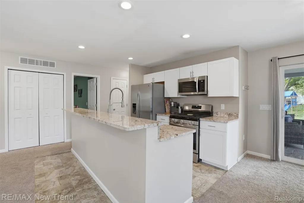 6070 Hackett Waterford Charter Township MI 48327