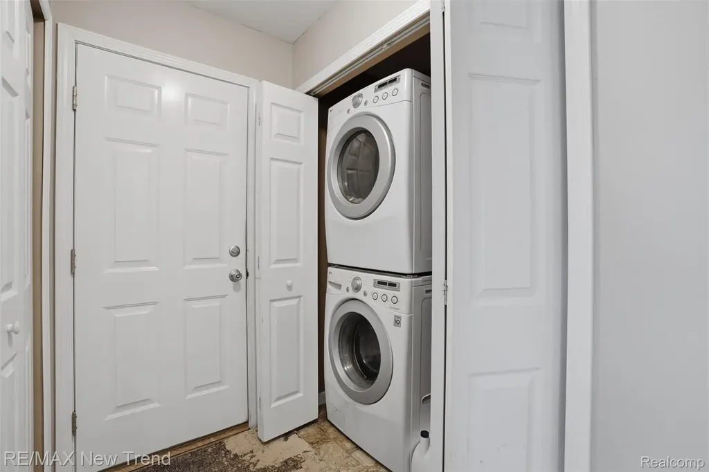 6070 Hackett Waterford Charter Township MI 48327