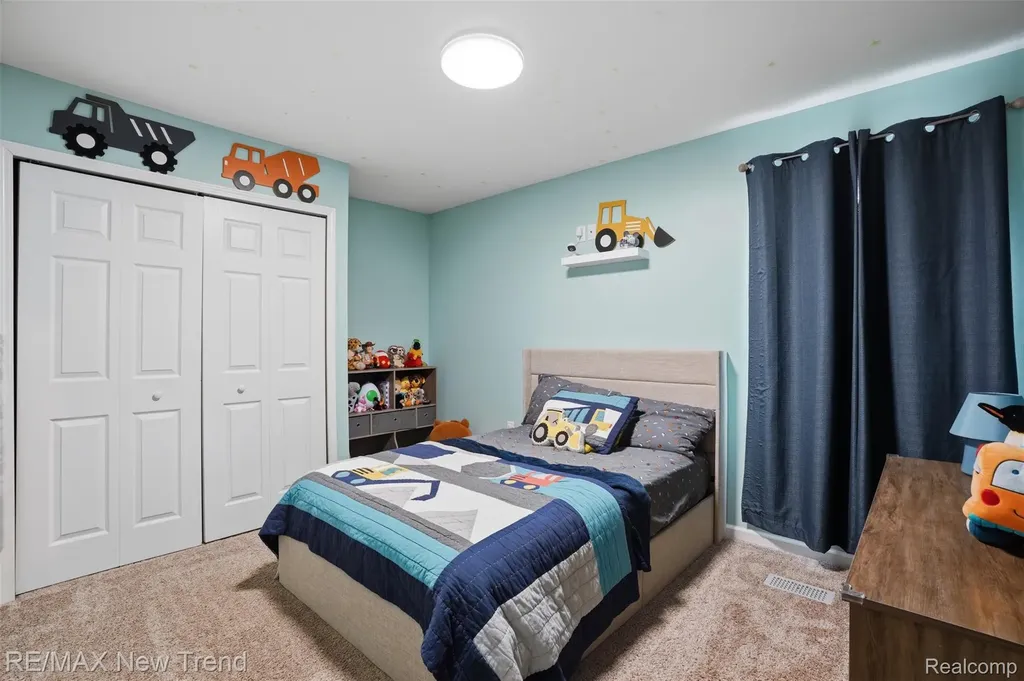 6070 Hackett Waterford Charter Township MI 48327