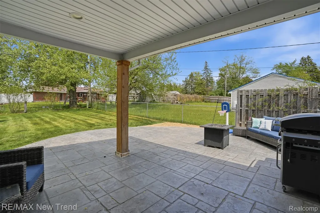6070 Hackett Waterford Charter Township MI 48327