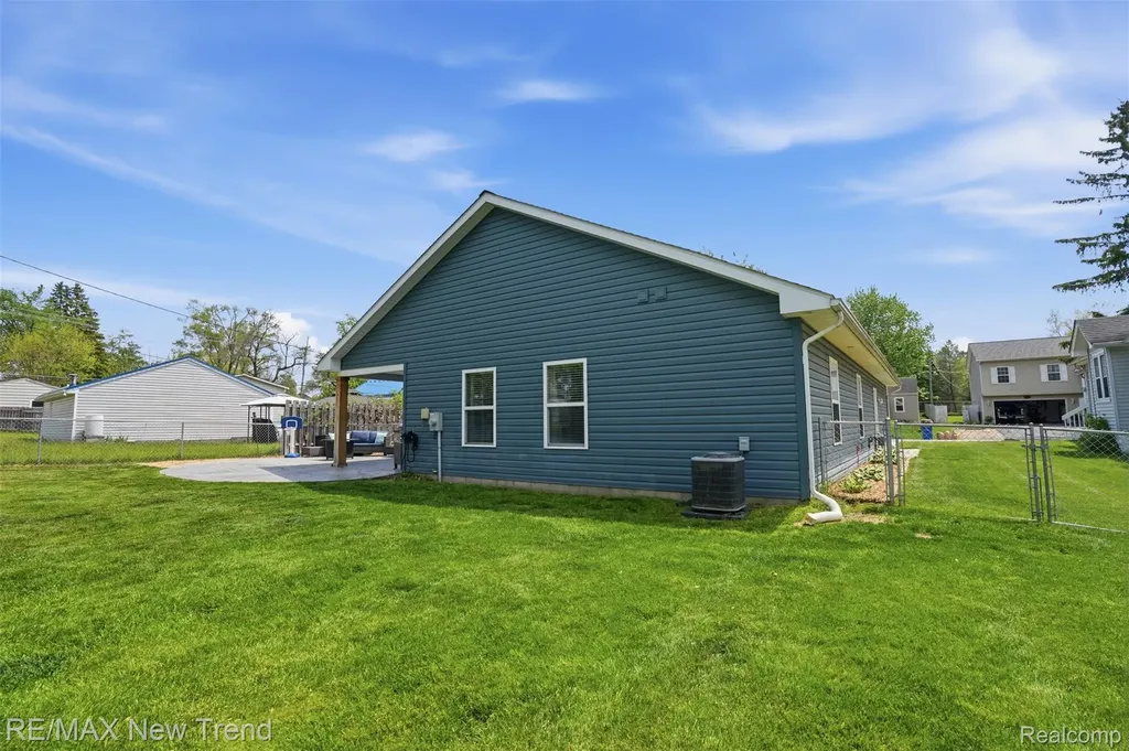 6070 Hackett Waterford Charter Township MI 48327