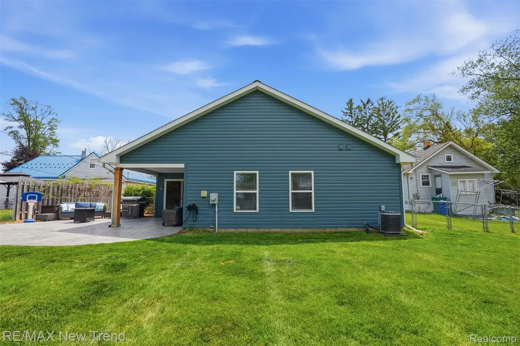 6070 Hackett Waterford Charter Township MI 48327