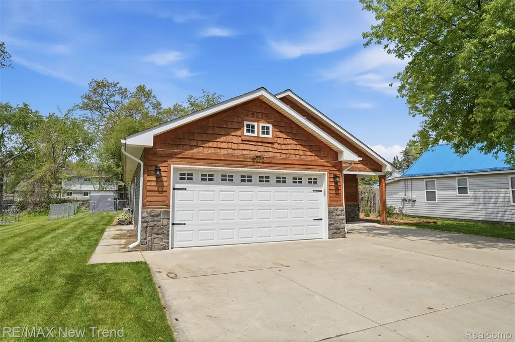 6070 Hackett Waterford Charter Township MI 48327