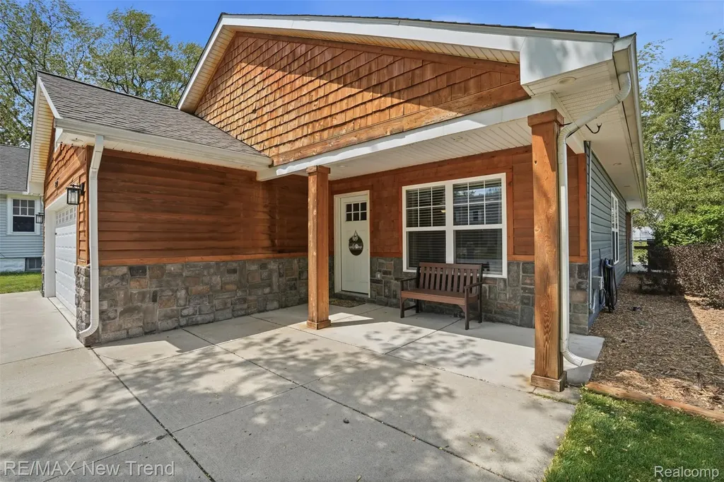 6070 Hackett Waterford Charter Township MI 48327