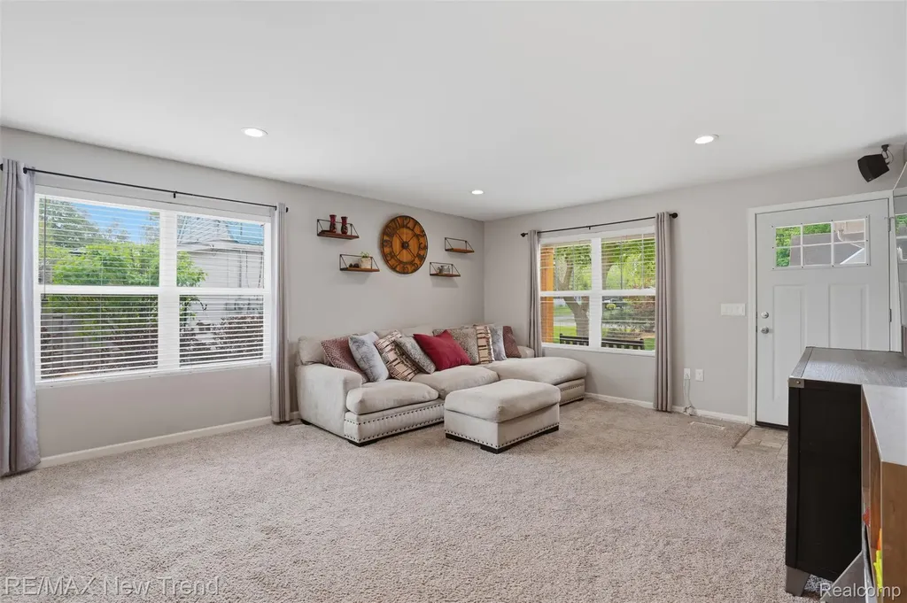 6070 Hackett Waterford Charter Township MI 48327