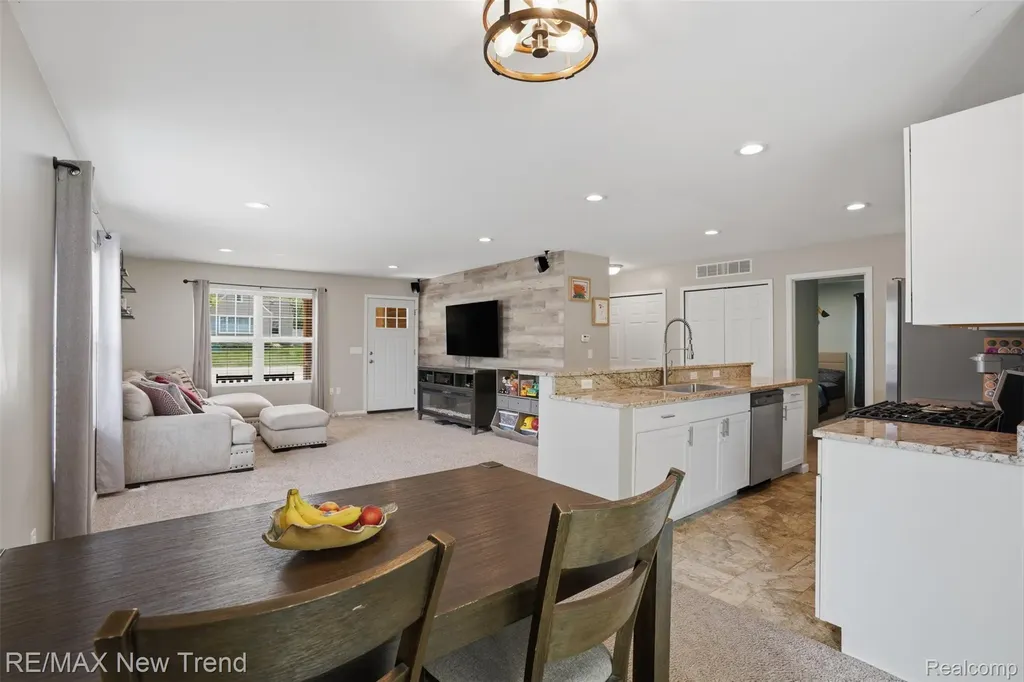 6070 Hackett Waterford Charter Township MI 48327