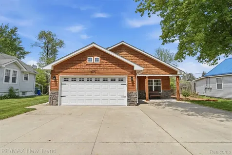 6070 Hackett Waterford Charter Township MI 48327