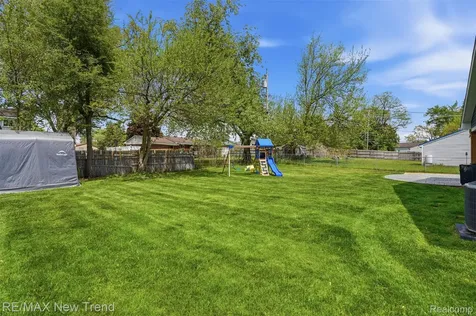 6070 Hackett Waterford Charter Township MI 48327