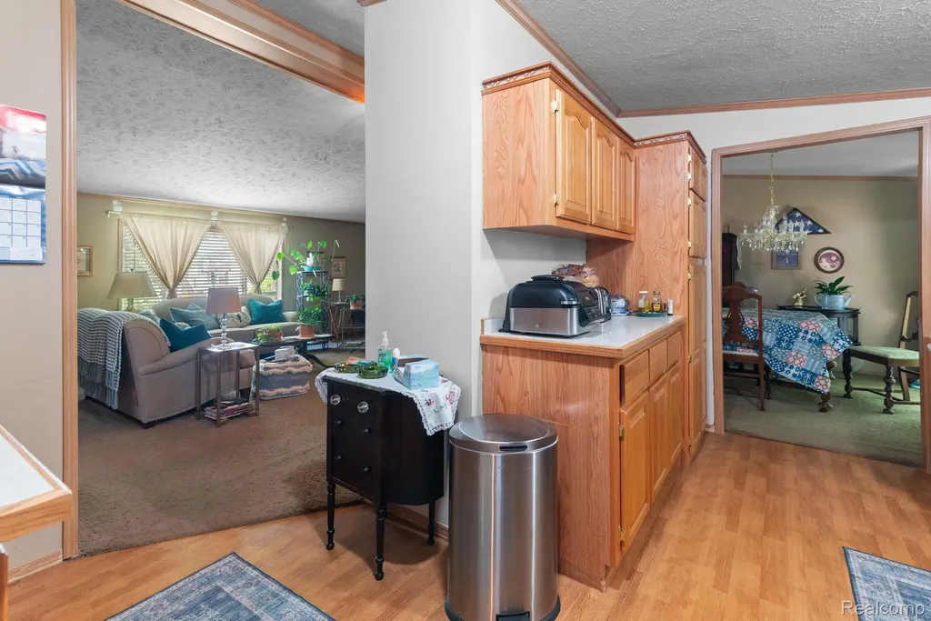 327 Basket Branch Oxford Charter Township MI 48371