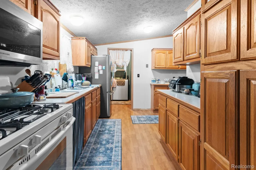 327 Basket Branch Oxford Charter Township MI 48371