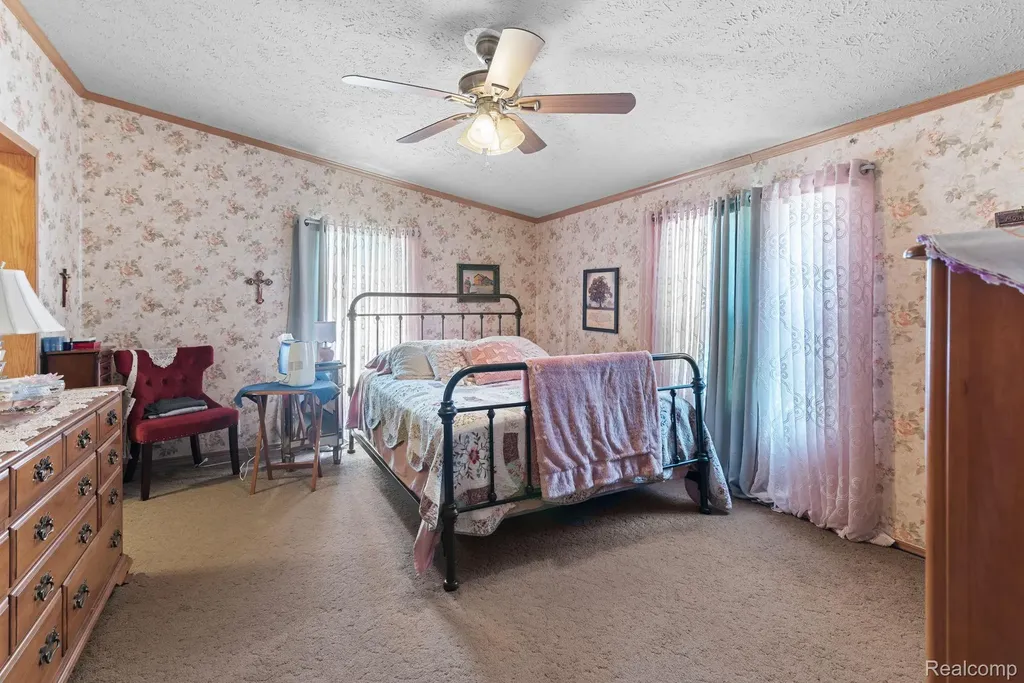 327 Basket Branch Oxford Charter Township MI 48371