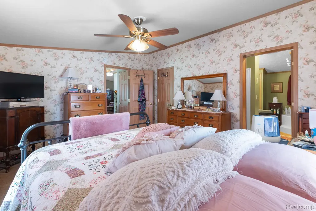 327 Basket Branch Oxford Charter Township MI 48371