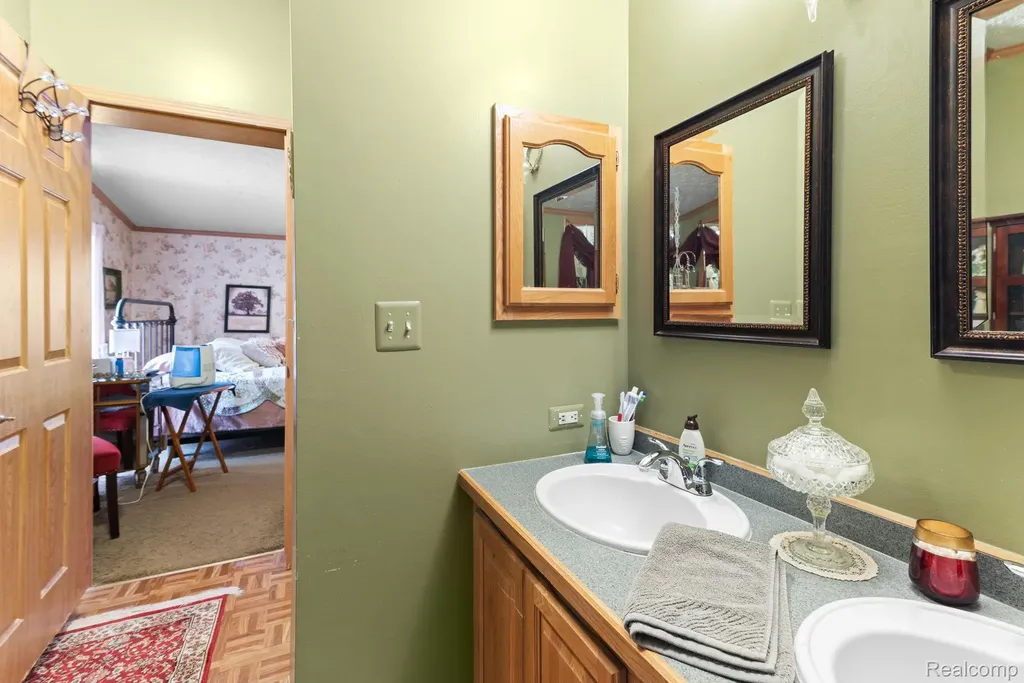 327 Basket Branch Oxford Charter Township MI 48371