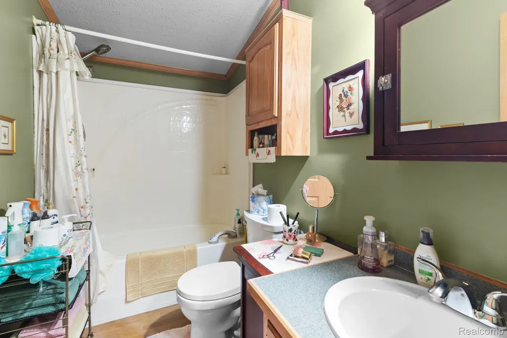 327 Basket Branch Oxford Charter Township MI 48371
