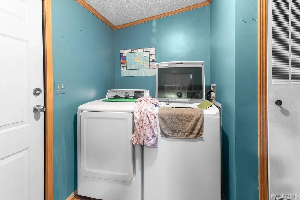 327 Basket Branch Oxford Charter Township MI 48371