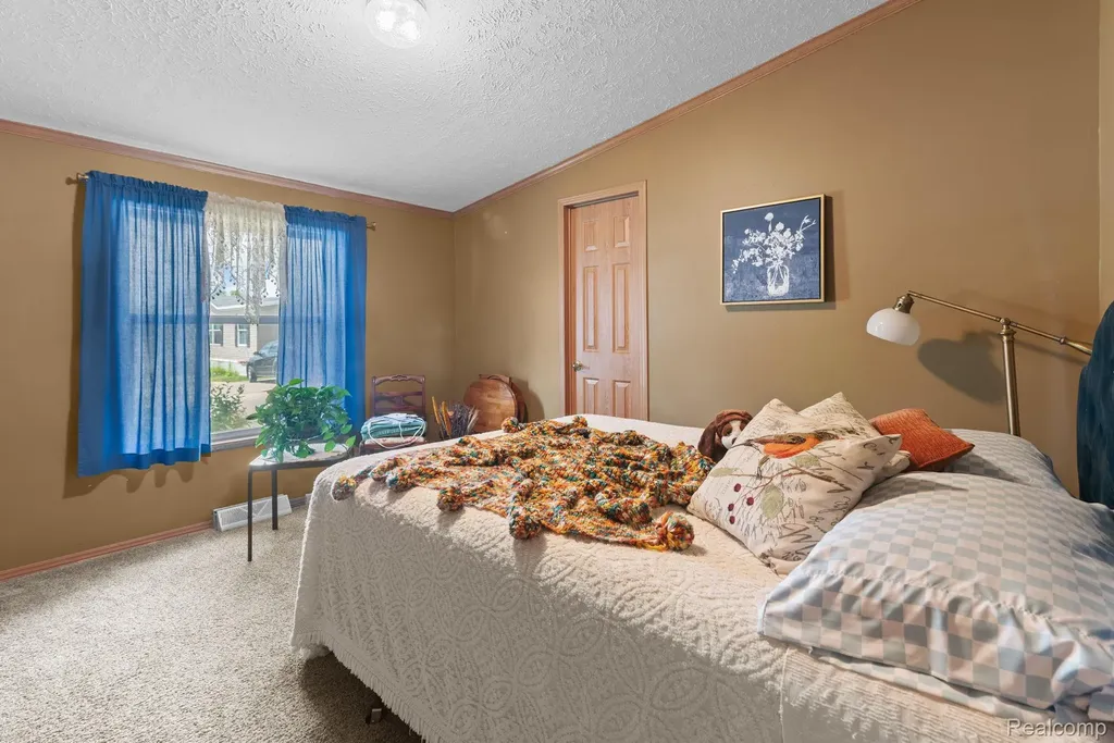 327 Basket Branch Oxford Charter Township MI 48371