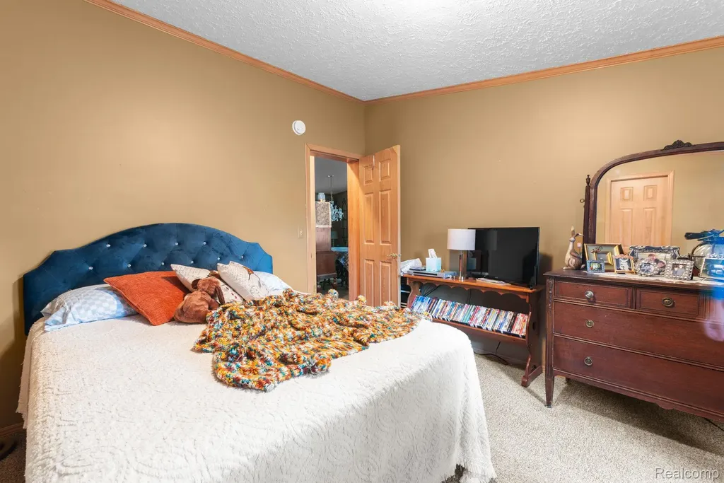 327 Basket Branch Oxford Charter Township MI 48371