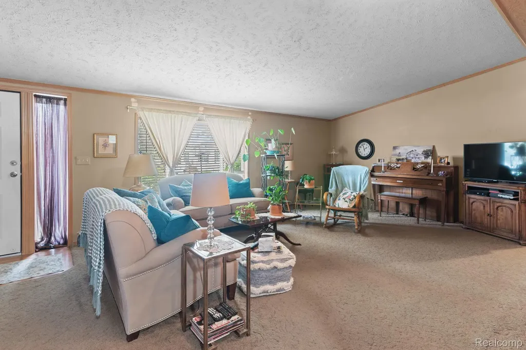 327 Basket Branch Oxford Charter Township MI 48371