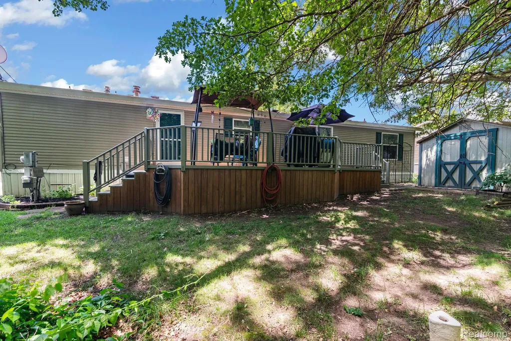 327 Basket Branch Oxford Charter Township MI 48371