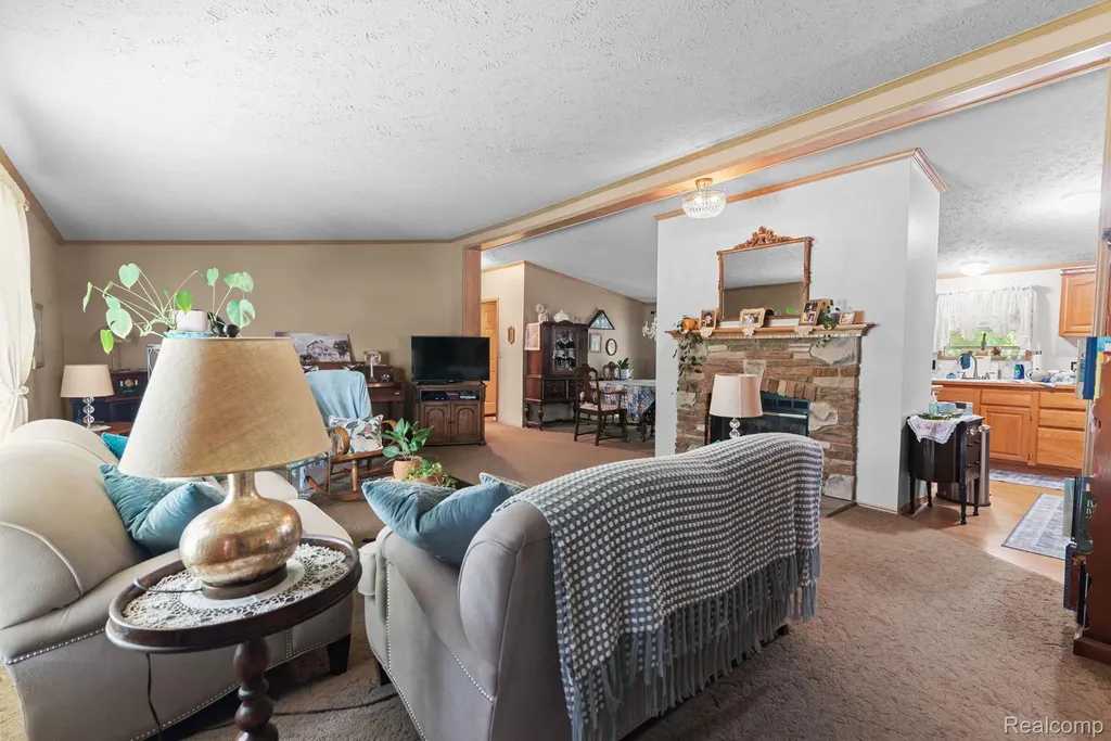 327 Basket Branch Oxford Charter Township MI 48371