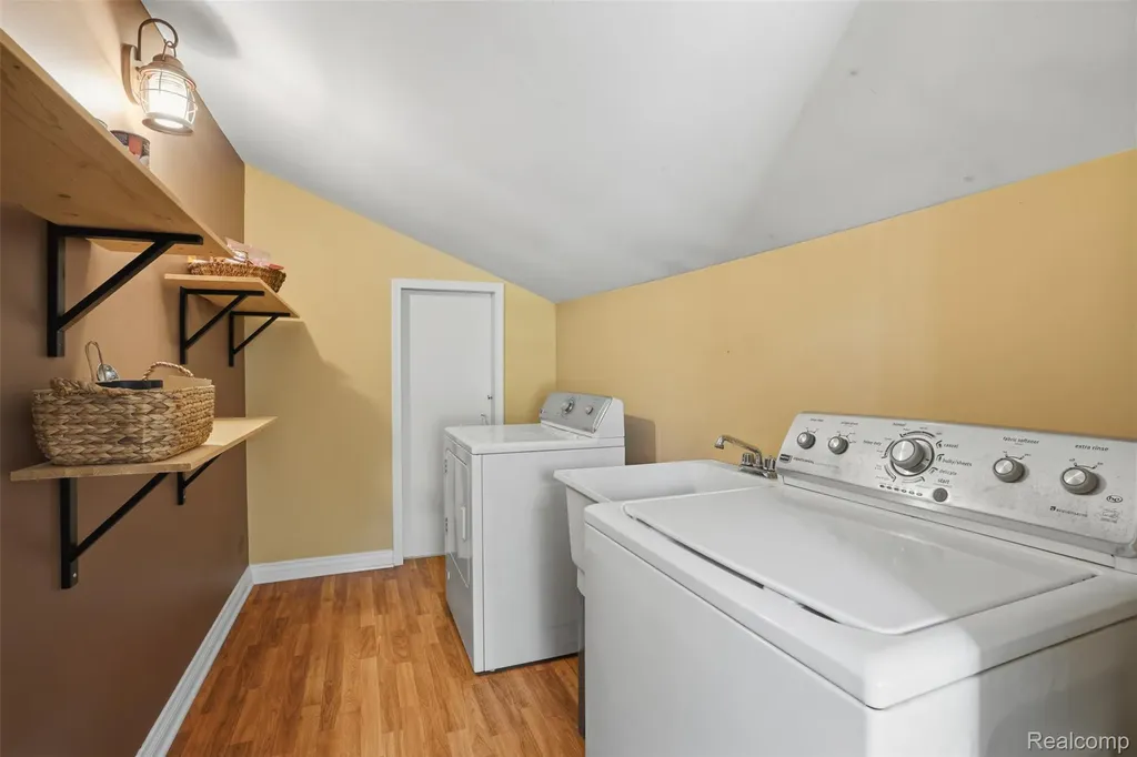 708 Walnut Street Brighton City MI 48116