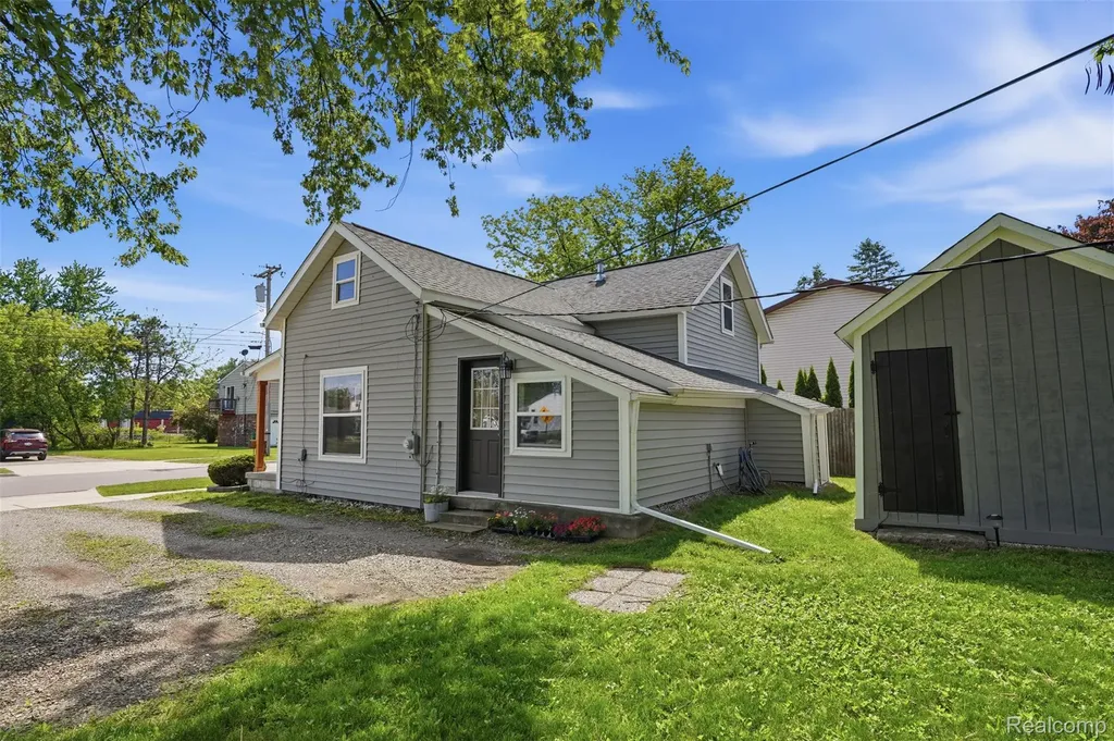 708 Walnut Street Brighton City MI 48116