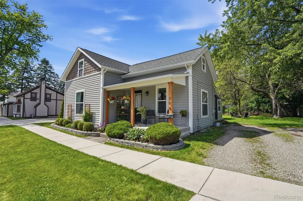 708 Walnut Street Brighton City MI 48116
