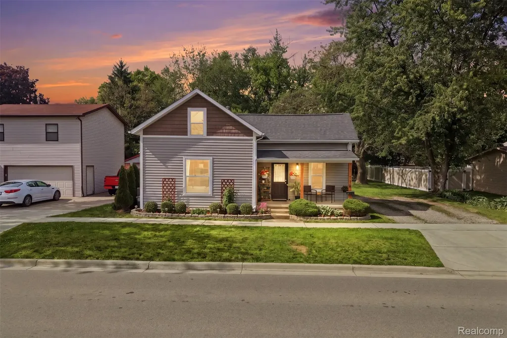 708 Walnut Street Brighton City MI 48116