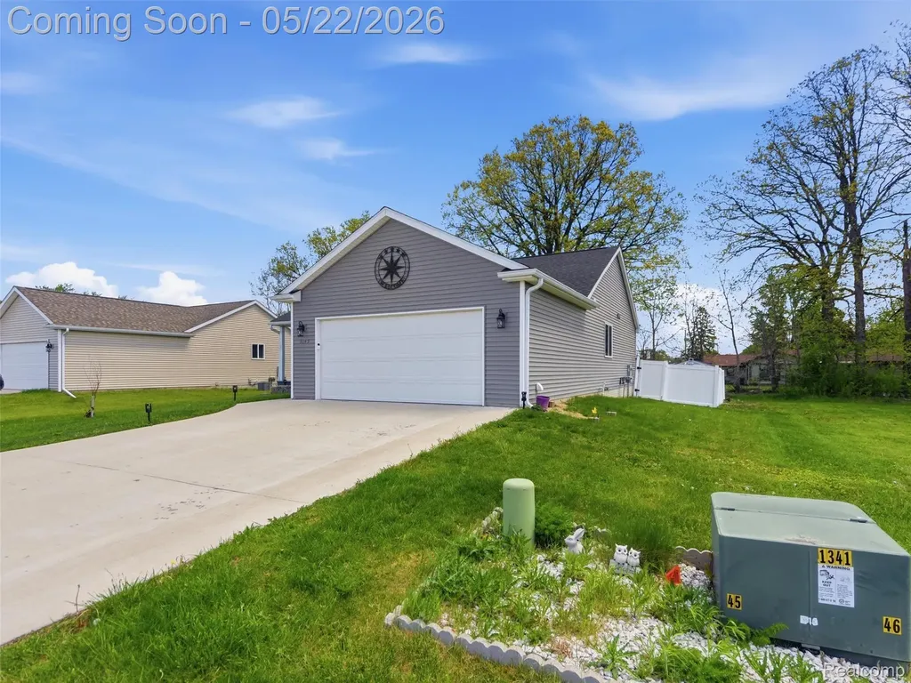 3145 Dahlia Drive Burton City MI 48519