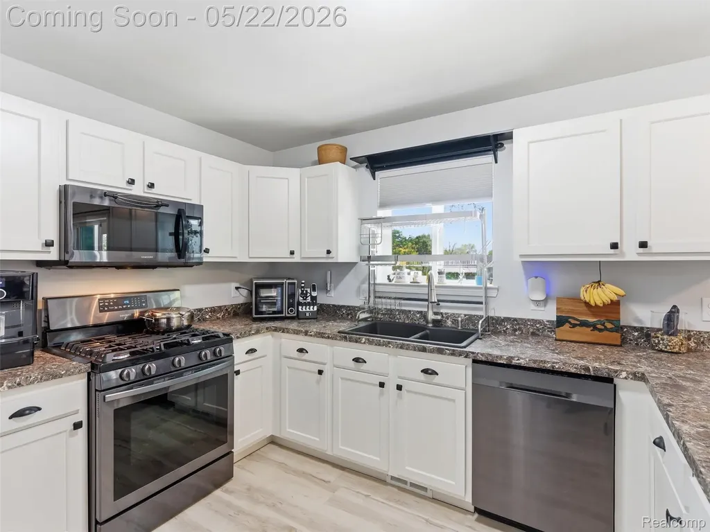 3145 Dahlia Drive Burton City MI 48519