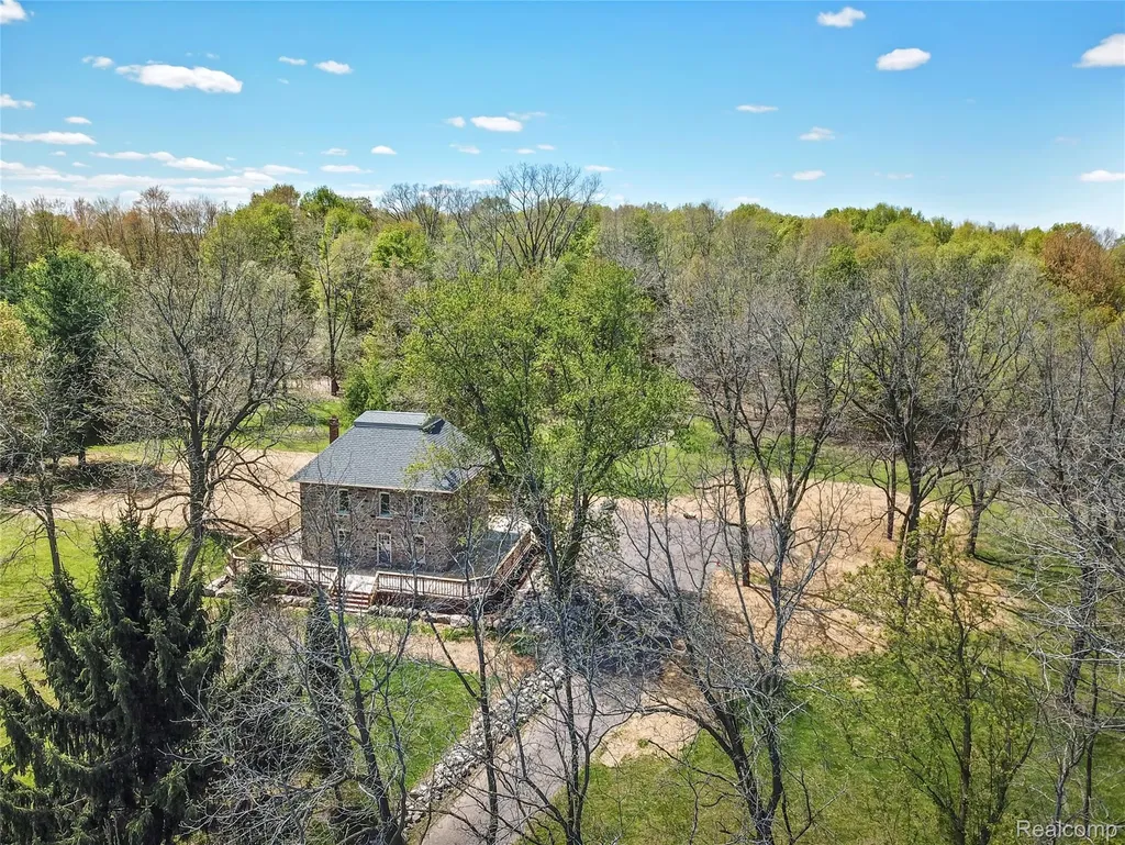 5660 Mill Street Peck Village MI 48466