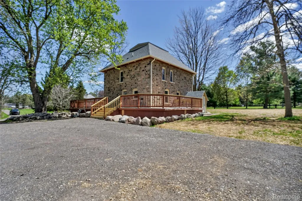 5660 Mill Street Peck Village MI 48466
