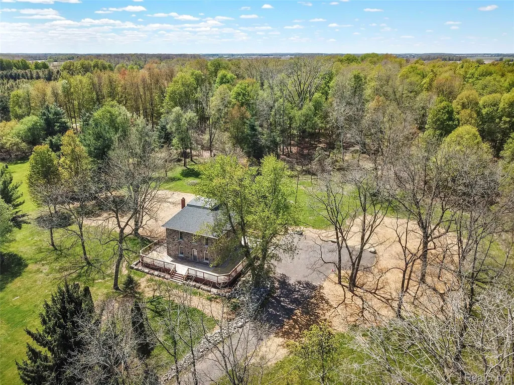 5660 Mill Street Peck Village MI 48466