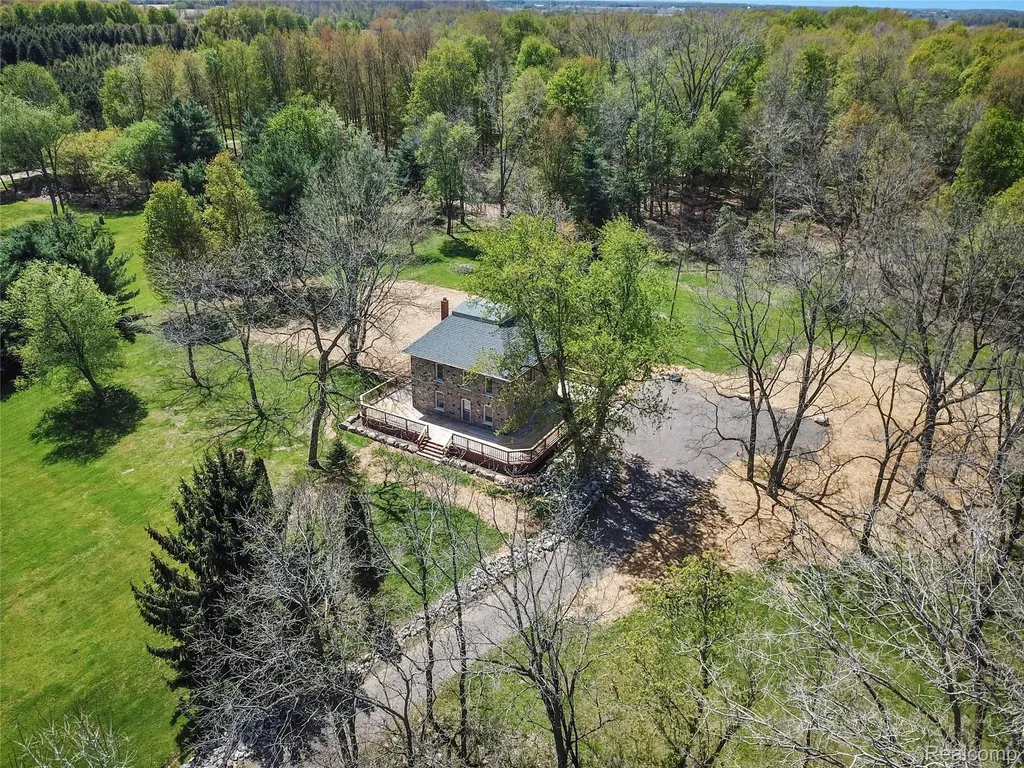 5660 Mill Street Peck Village MI 48466