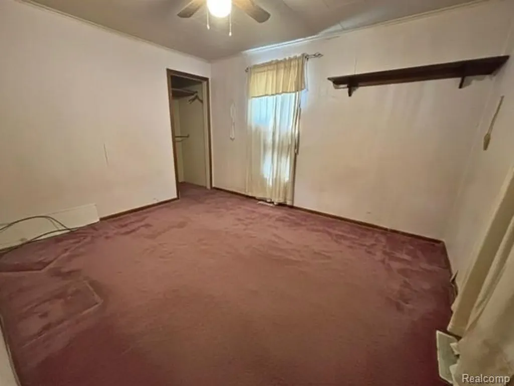 109 Cogshall Street Holly Village MI 48442