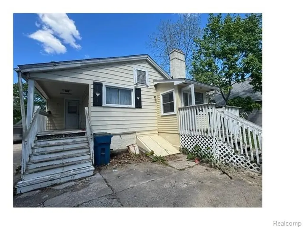 109 Cogshall Street Holly Village MI 48442