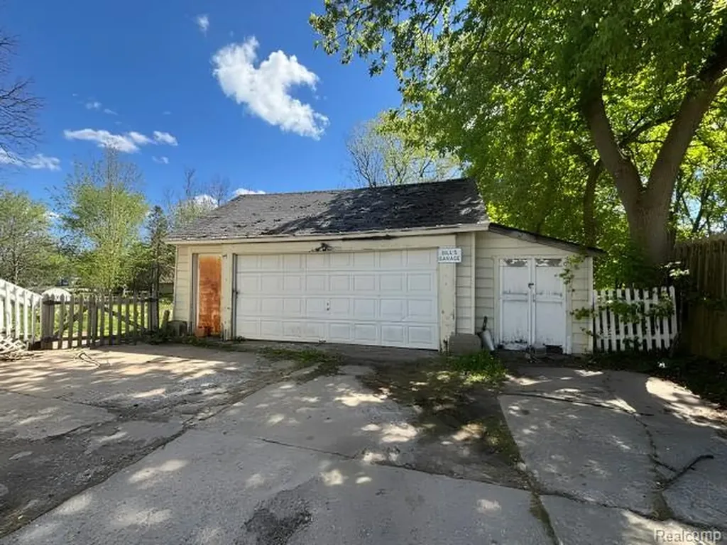 109 Cogshall Street Holly Village MI 48442