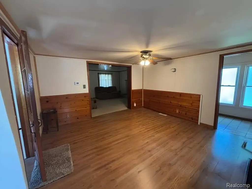 109 Cogshall Street Holly Village MI 48442