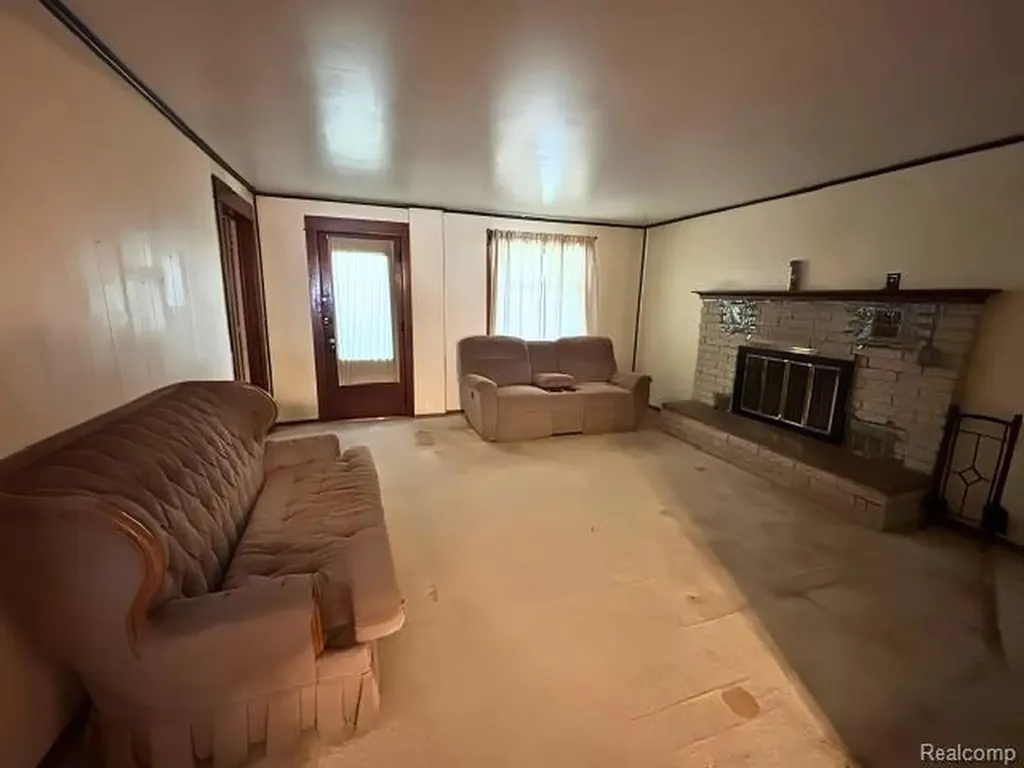 109 Cogshall Street Holly Village MI 48442