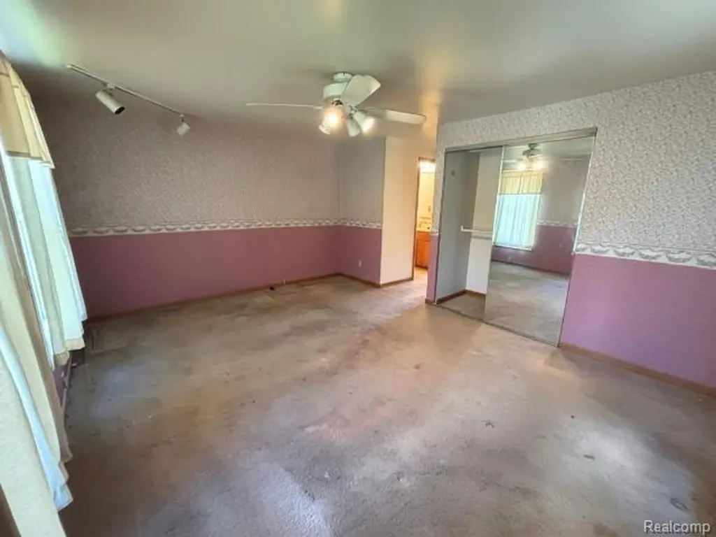 109 Cogshall Street Holly Village MI 48442