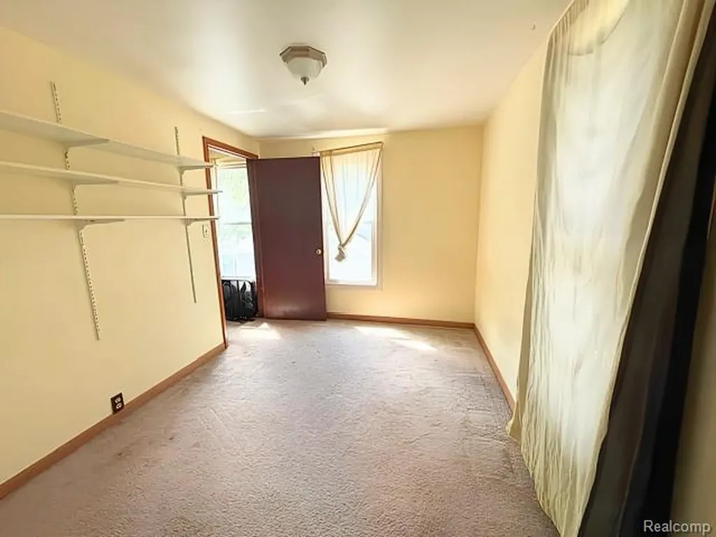109 Cogshall Street Holly Village MI 48442